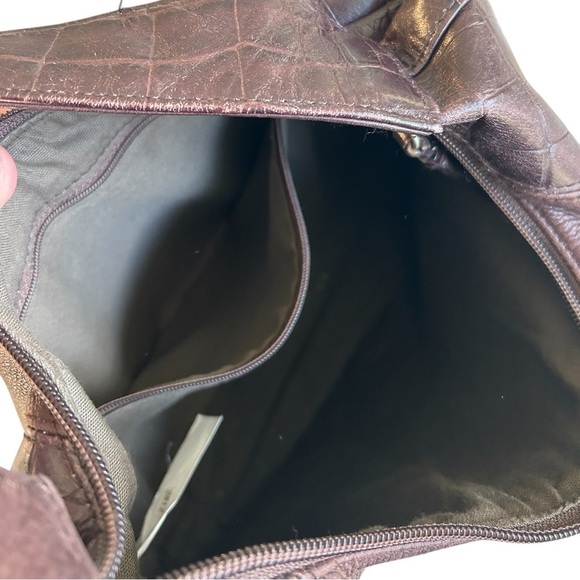 Tignanello Vintage Shoulder Bag! Leather Construction with Reptile styling. - Picture 7 of 12